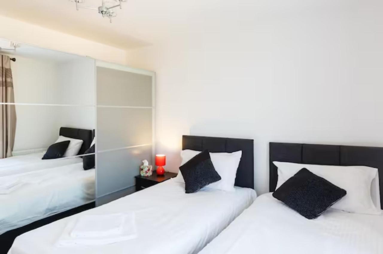 Contemporary Trumpington Apartment With Self Check-In ,Free On-Site Parking, Terrace, Super Fast Wifi & 5 Mins Drive To Papworth & Addenbrookes Hospitals Cambridge  Exterior photo