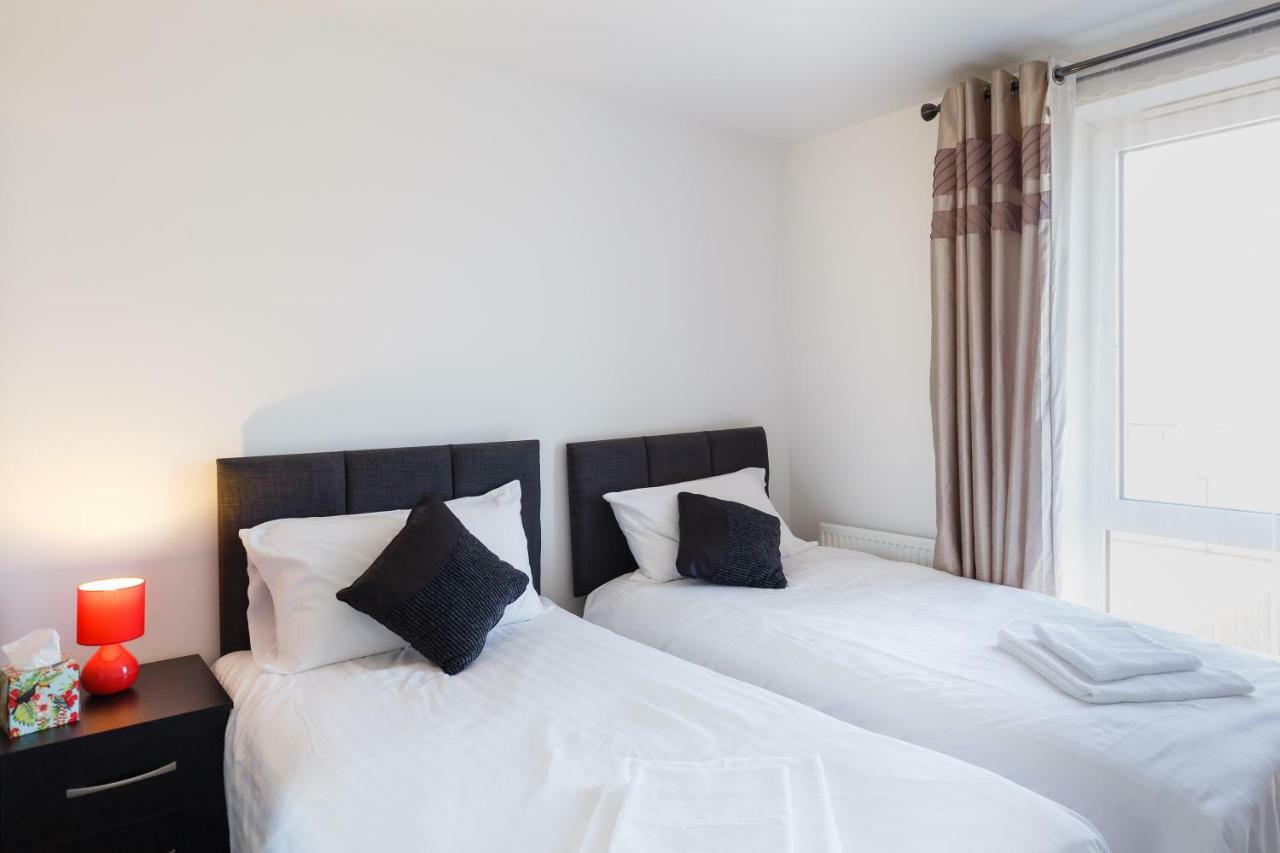 Contemporary Trumpington Apartment With Self Check-In ,Free On-Site Parking, Terrace, Super Fast Wifi & 5 Mins Drive To Papworth & Addenbrookes Hospitals Cambridge  Exterior photo