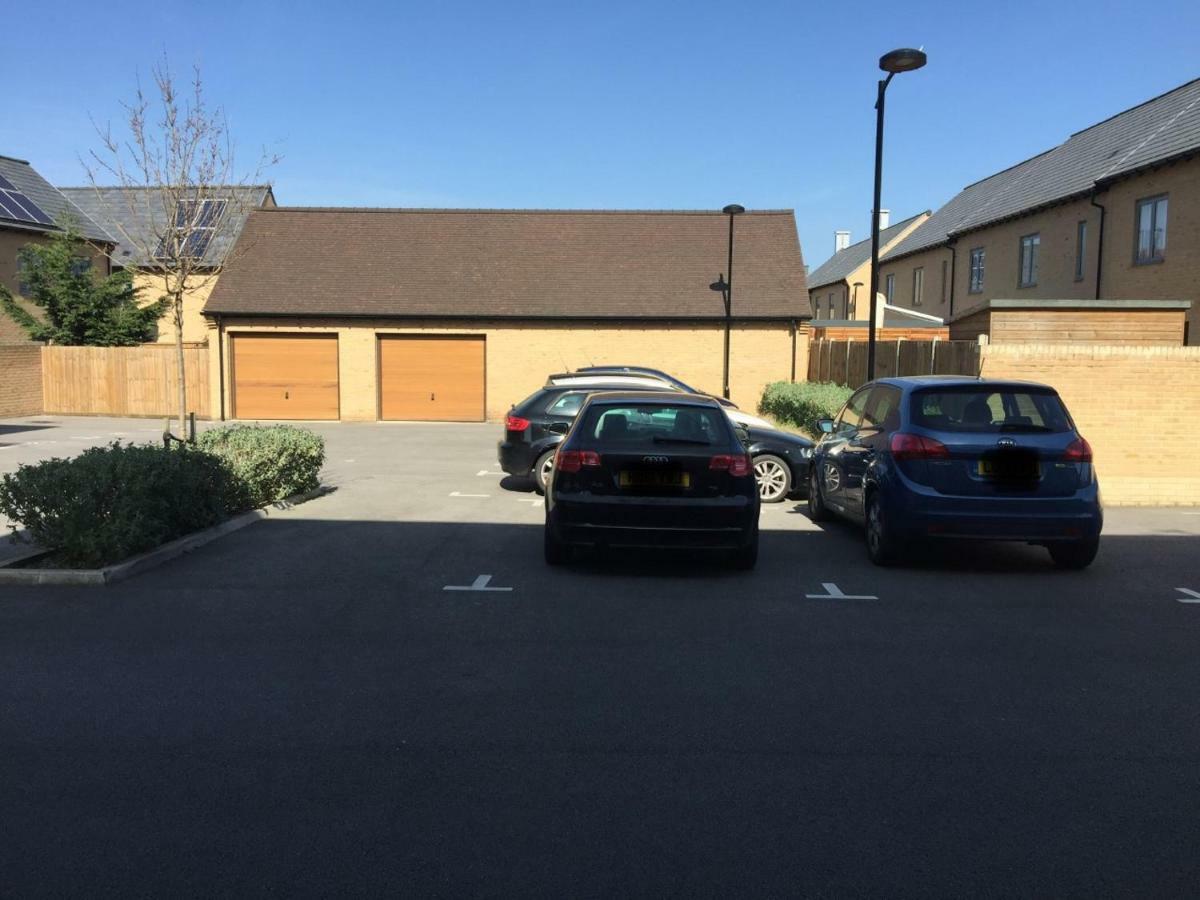 Contemporary Trumpington Apartment With Self Check-In ,Free On-Site Parking, Terrace, Super Fast Wifi & 5 Mins Drive To Papworth & Addenbrookes Hospitals Cambridge  Exterior photo